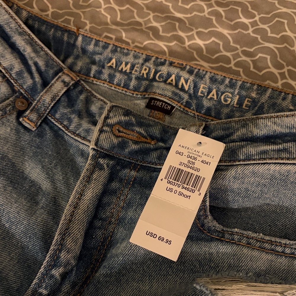 NWT American Eagle Outfitters Mom Jeans US size 0 Short